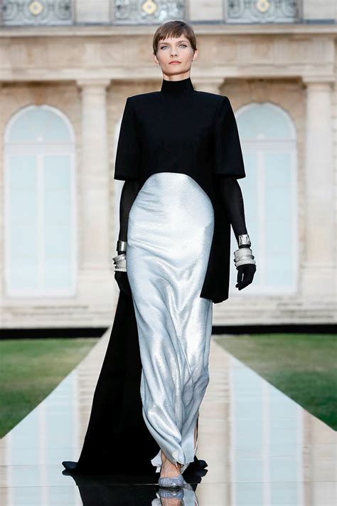 givenchy winter 2018|Givenchy FW18 Haute Couture show .